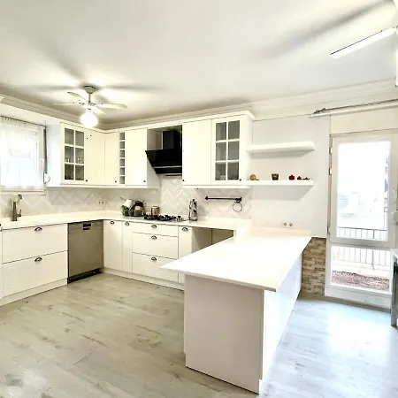 Triplex Family House, Kusadasi *