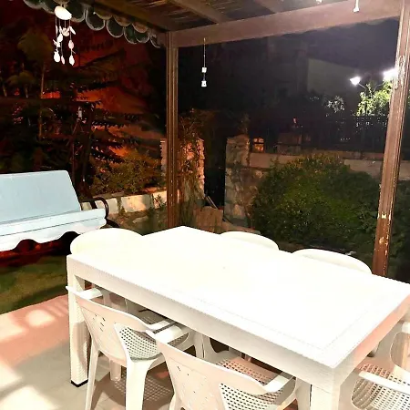 빌라 Triplex Family House, 쿠사다시