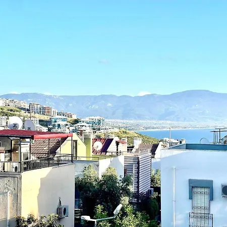 Triplex Family House, 빌라 쿠사다시