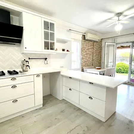 빌라 Triplex Family House, 쿠사다시