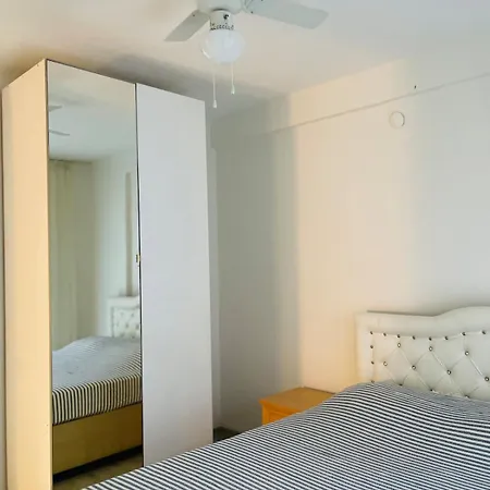 Triplex Family House, 别墅 库萨达斯