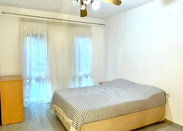 Vila Triplex Family House, *