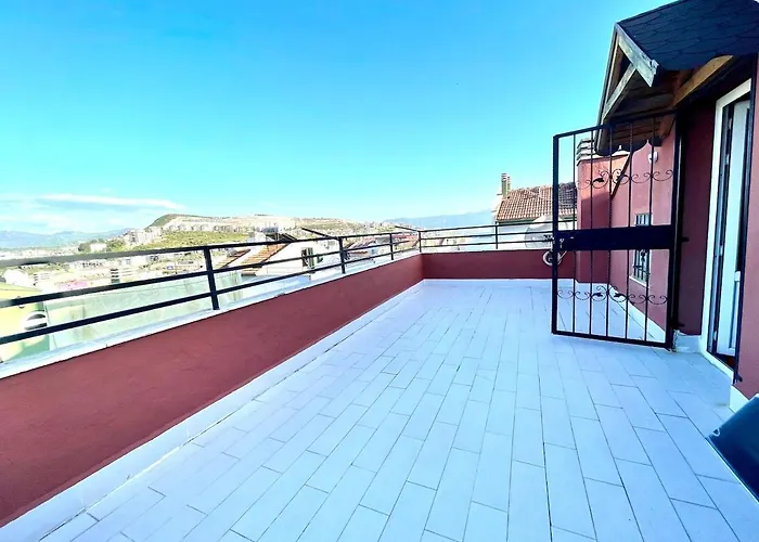 Triplex Family House, 别墅 库萨达斯